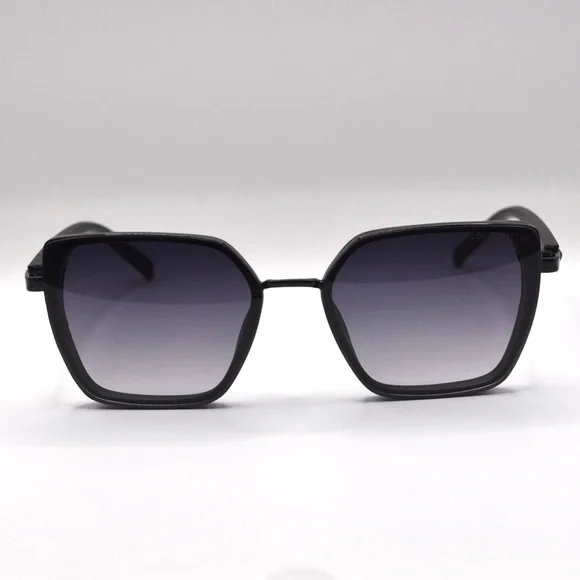 Louis Vuitton Women’s SunglassesBlack FramePurple-Grey GradientNew